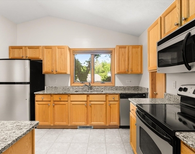 2427 Reynolds Manor Drive - Photo Thumbnail 8