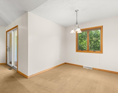2427 Reynolds Manor Drive - Photo Thumbnail 13