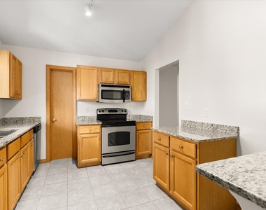 2427 Reynolds Manor Drive - Photo Thumbnail 9