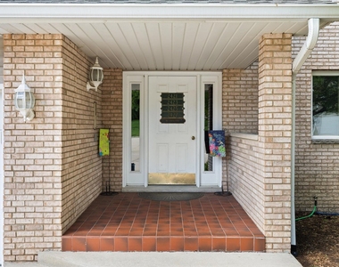 2427 Reynolds Manor Drive - Photo Thumbnail 2
