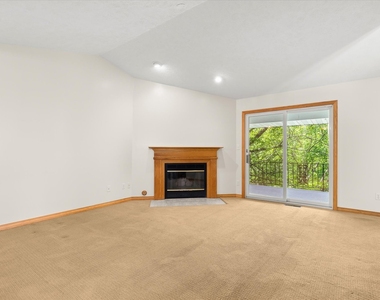 2427 Reynolds Manor Drive - Photo Thumbnail 6