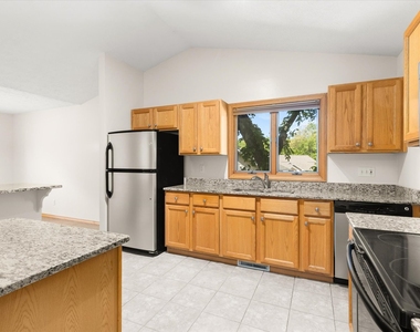 2427 Reynolds Manor Drive - Photo Thumbnail 7