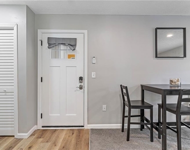 1701 Hawthorne Avenue - Photo Thumbnail 5