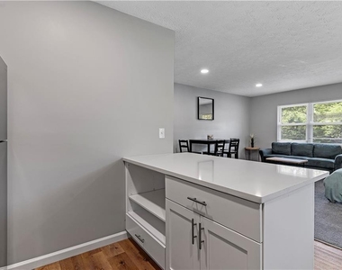 1701 Hawthorne Avenue - Photo Thumbnail 10