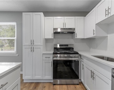 1701 Hawthorne Avenue - Photo Thumbnail 9