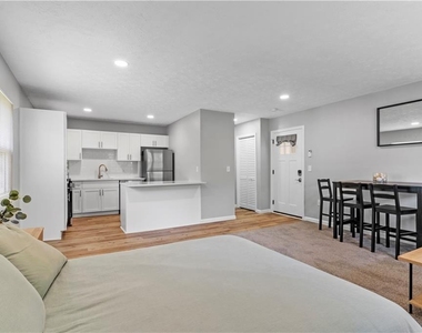 1701 Hawthorne Avenue - Photo Thumbnail 3