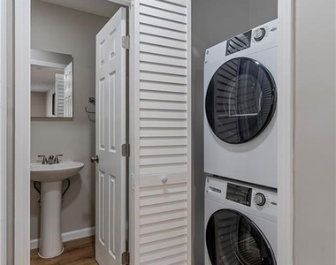 1701 Hawthorne Avenue - Photo Thumbnail 14