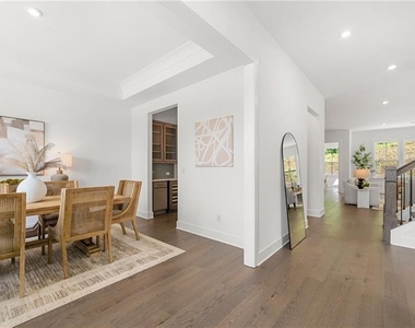 2815 Medford Drive - Photo Thumbnail 6