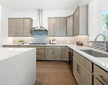 2815 Medford Drive - Photo Thumbnail 2