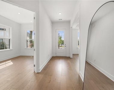 2815 Medford Drive - Photo Thumbnail 19