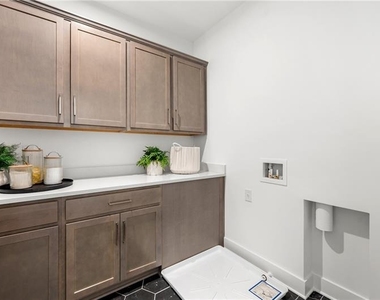 2815 Medford Drive - Photo Thumbnail 43