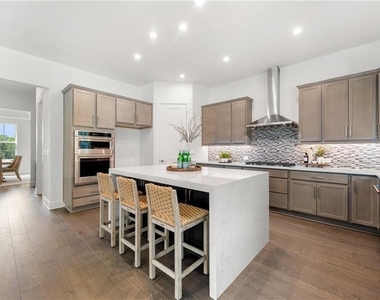 2815 Medford Drive - Photo Thumbnail 8