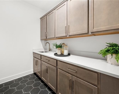 2815 Medford Drive - Photo Thumbnail 44