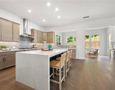 2815 Medford Drive - Photo Thumbnail 11