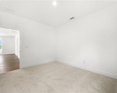 2815 Medford Drive - Photo Thumbnail 41