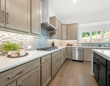 2815 Medford Drive - Photo Thumbnail 9