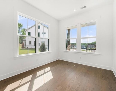 2815 Medford Drive - Photo Thumbnail 18