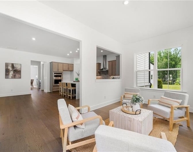 2815 Medford Drive - Photo Thumbnail 16