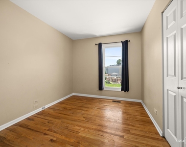572 Oswego Drive - Photo Thumbnail 7