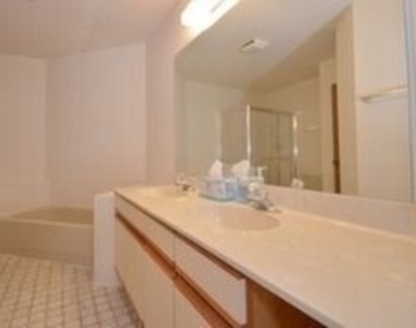 1249 S Wellington Court S - Photo Thumbnail 7