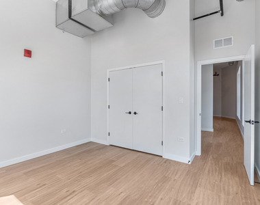 805 N Milwaukee Avenue - Photo Thumbnail 12