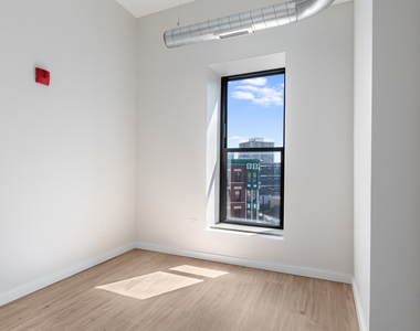 805 N Milwaukee Avenue - Photo Thumbnail 15