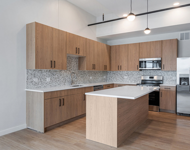 805 N Milwaukee Avenue - Photo Thumbnail 4