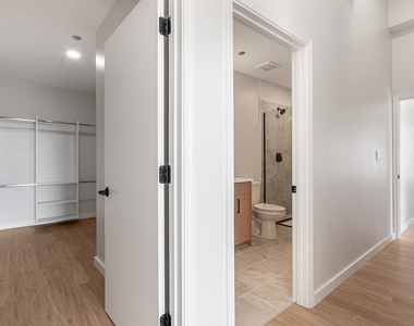 805 N Milwaukee Avenue - Photo Thumbnail 21
