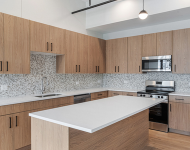 805 N Milwaukee Avenue - Photo Thumbnail 2