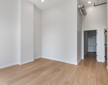 805 N Milwaukee Avenue - Photo Thumbnail 20