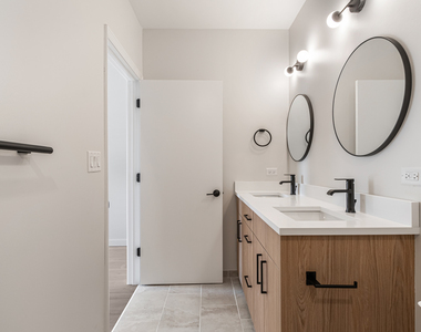 805 N Milwaukee Avenue - Photo Thumbnail 23