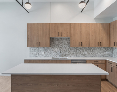 805 N Milwaukee Avenue - Photo Thumbnail 1