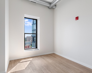 805 N Milwaukee Avenue - Photo Thumbnail 18
