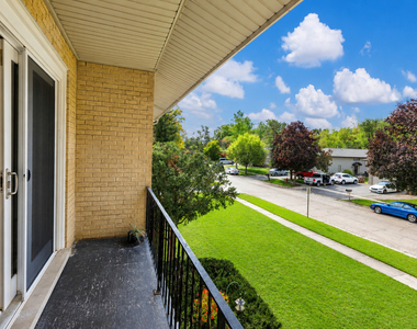 31 Green Oaks Drive - Photo Thumbnail 2