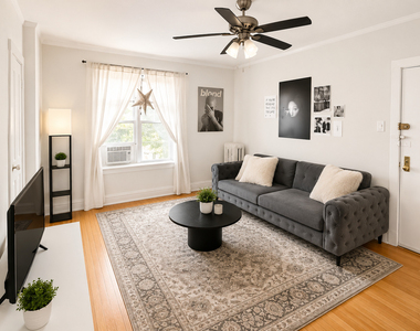 652 W Oakdale Avenue - Photo Thumbnail 1
