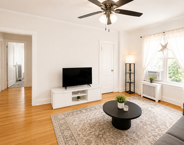 652 W Oakdale Avenue - Photo Thumbnail 4