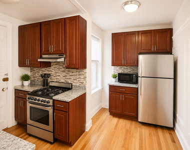 652 W Oakdale Avenue - Photo Thumbnail 2
