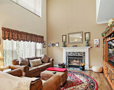 992 White Pine Drive - Photo Thumbnail 7