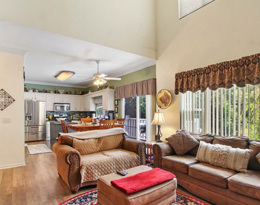 992 White Pine Drive - Photo Thumbnail 6