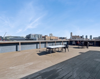1045 W Cornelia Avenue - Photo Thumbnail 9