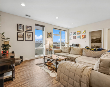 1045 W Cornelia Avenue - Photo Thumbnail 1
