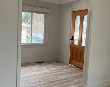 618 E 12th Street - Photo Thumbnail 1