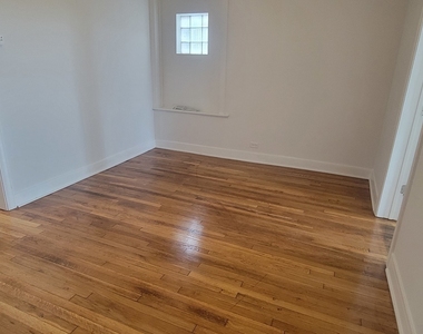 3207 N Wilton Avenue - Photo Thumbnail 10