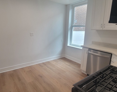 3207 N Wilton Avenue - Photo Thumbnail 7