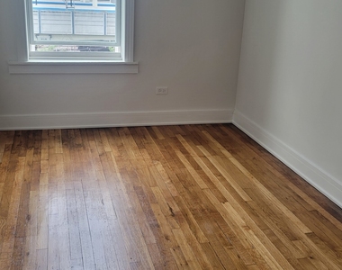 3207 N Wilton Avenue - Photo Thumbnail 12