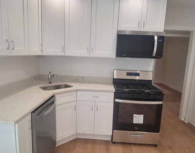 3207 N Wilton Avenue - Photo Thumbnail 3