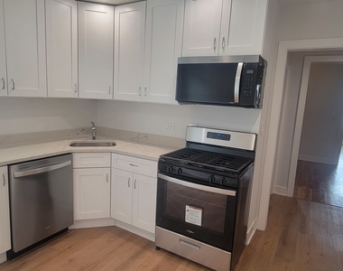 3207 N Wilton Avenue - Photo Thumbnail 6