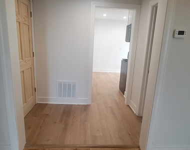 3207 N Wilton Avenue - Photo Thumbnail 9