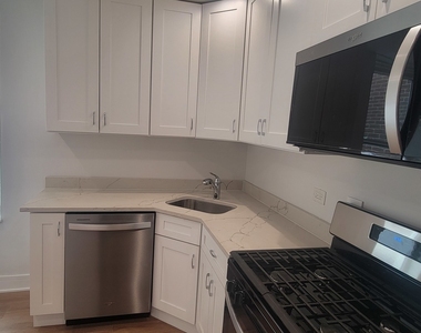 3207 N Wilton Avenue - Photo Thumbnail 5