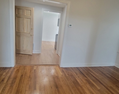 3207 N Wilton Avenue - Photo Thumbnail 11